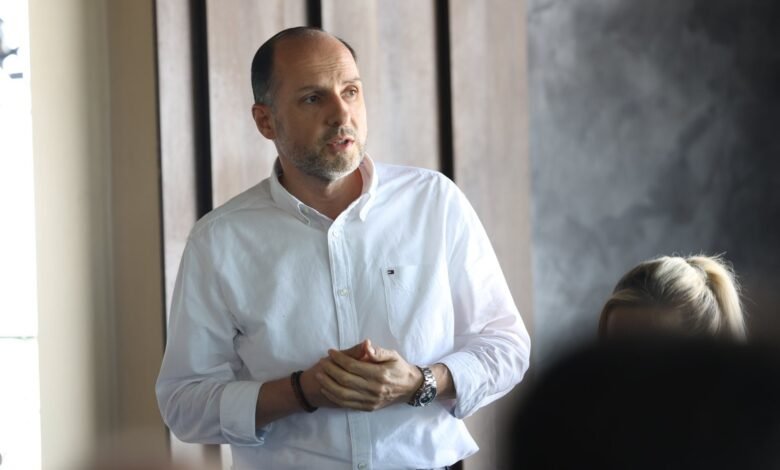 Ibrahimi prezanton kandidatin për kryetar të Studeniçanit: Çlirimi i komunave po vjen 5 ibrahimi prezanton kandidatin per kryetar te studenicanit clirimi i komunave po vjen 68a0b35e7eb7c