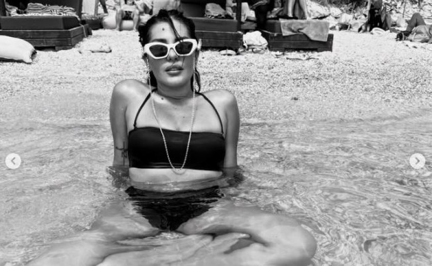 Ilnisa ‘nxehtë’ në plazh, ekspozon linjat e saj pranë detit 1 ilnisa nxehte ne plazh ekspozon linjat e saj prane detit 68a6f253217f3