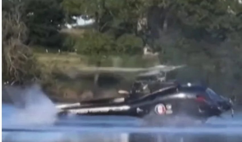 Incident në Francë/ Helikopteri rrëzohet në liqen gjatë përpjekjeve për shuarjen e zjarrit, shpëtojnë mrekullisht pasagjerët 2 incident ne france helikopteri rrezohet ne liqen gjate perpjekjeve per shuarjen e zjarrit shpetojne mrekullisht pasagjeret 68adba139bf7b