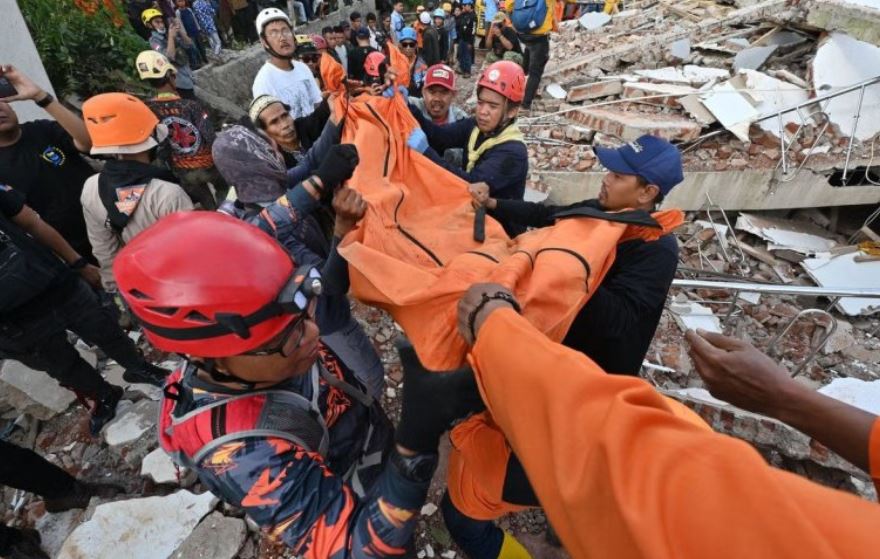 indonezia goditet nga nje termet i fuqishem dhjetera persona te plagosur 68a1aa428902e