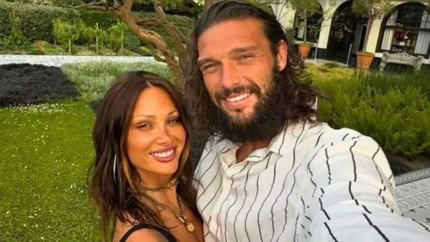 ish futbollisti andy carroll pajtohet me te dashuren pasi i dehur bertiti dhe e ofendoi rende ne hotel 68a1ac51d6134