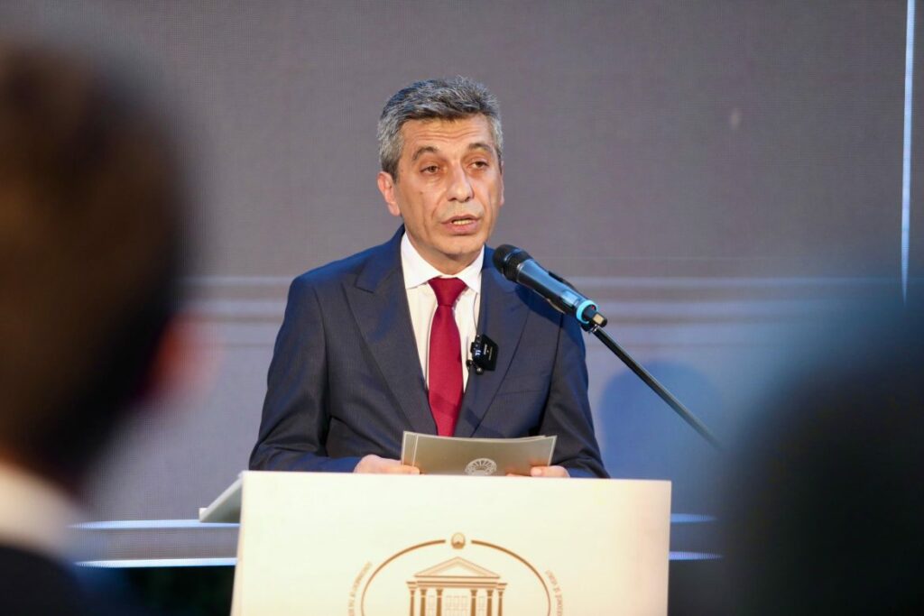 Izet Mexhiti: Opozita po kalon krizë identitare, “Fronti Evropian” po shndërrohet në “Aleancë për Interes” 3 izet mexhiti opozita po kalon krize identitare fronti evropian po shnderrohet ne aleance per interes 689e3f9b215df