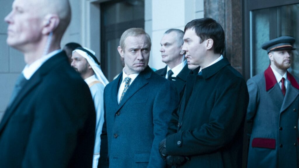 Jude Law portretizon Vladimir Putinin në filmin që tronditi Festivalin e Venecias, ‘Magjistari i Kremlinit’ hap siparin mes politikës dhe artit 2 jude law portretizon vladimir putinin ne filmin qe tronditi festivalin e venecias magjistari i kremlinit hap siparin mes politikes dhe artit 68b48b8c99f3c