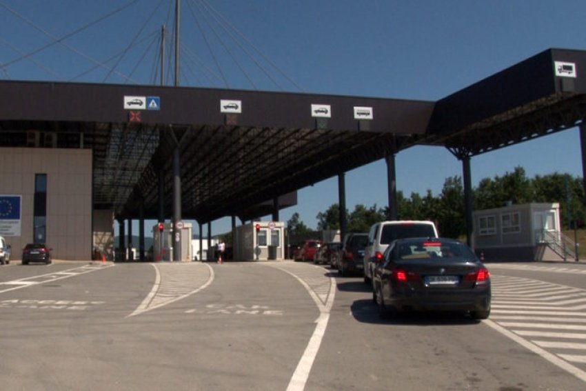 Kaq po presin mërgimtarët për të dalë nga Kosova 3 kaq po presin mergimtaret per te dale nga kosova 68a873043772a