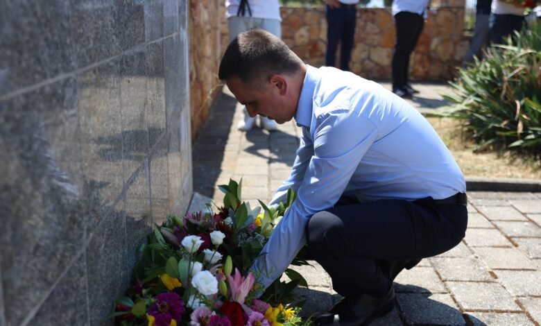 Kasami në përvjetorin e masakrës së Lubotenit: “Kjo masakër kurrë nuk do të harrohet e nuk do të përsëritet” 2 kasami ne pervjetorin e masakres se lubotenit kjo masaker kurre nuk do te harrohet e nuk do te perseritet 689b897a396cb