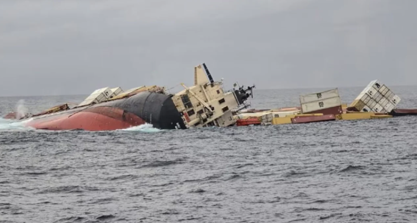 Katastrofë mjedisore në Detin Arabik, si fundosja e anijes po helmatis bregdetin e Keralas me miliona grimca plastike 3 katastrofe mjedisore ne detin arabik si fundosja e anijes po helmatis bregdetin e keralas me miliona grimca plastike 689b616412355