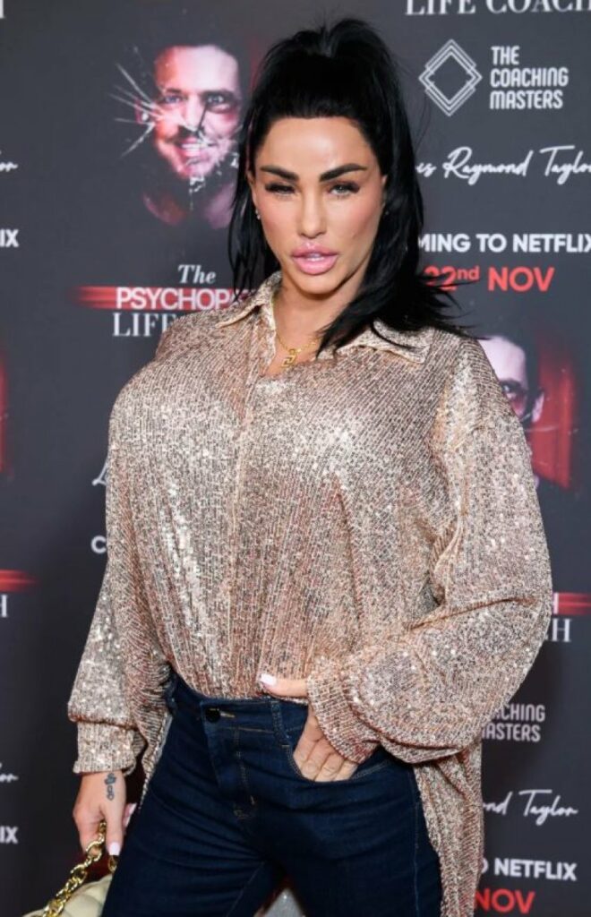 Katie Price nuk ndalet me ndryshimet estetike 2 katie price nuk ndalet me ndryshimet estetike 6897ad20ab0b3