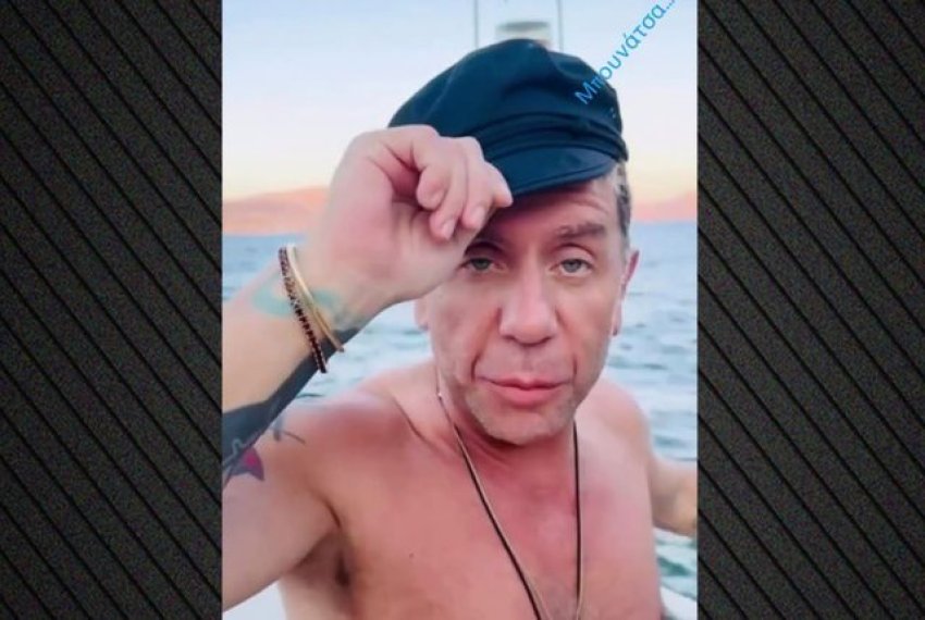 Këngëtari i njohur kthehet në jetën e përditshme pas daljes nga spitali psikiatrik 2 kengetari i njohur kthehet ne jeten e perditshme pas daljes nga spitali psikiatrik 68adfa523f71f