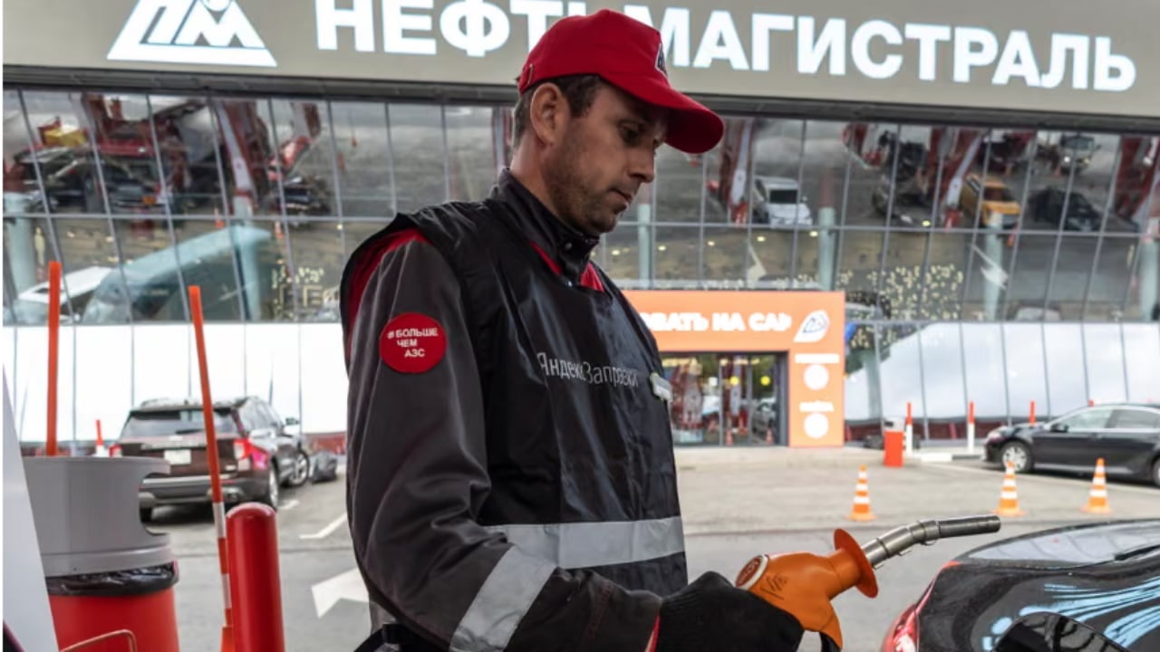 krize energjetike ne rusi pas sulmeve te droneve nga ukraina cmimet rekord te benzines dhe mungesat e karburantit shkaktojne zemerim te madh tek qytetaret 68af296578db7