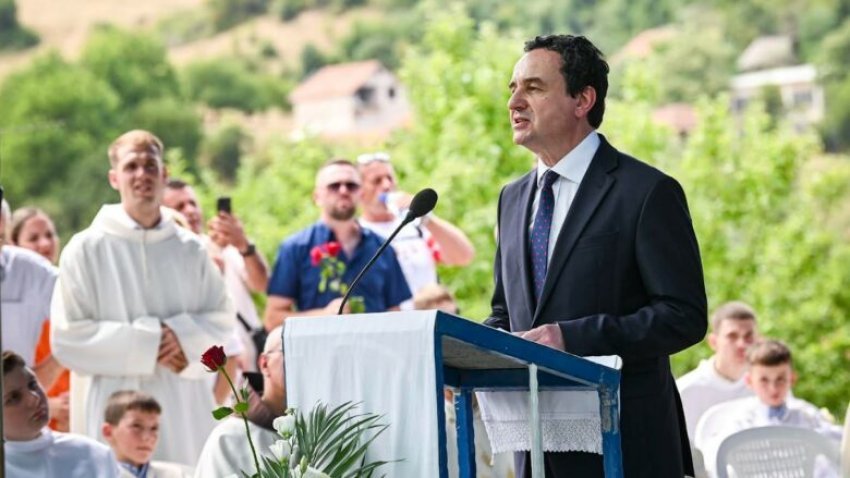 Kurti në meshën solemne për festën e Zojës së Bekuar në Letnicë: Vend lutjeje e bashkimi për të gjithë njerëzit 3 kurti ne meshen solemne per festen e zojes se bekuar ne letnice vend lutjeje e bashkimi per te gjithe njerezit 689f54cdd4851