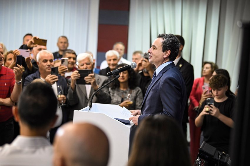 kurti organizon pritje per mergaten nuk flasim me per trurin qe iken por per zemren qe nuk harron 6891d159a7b2f