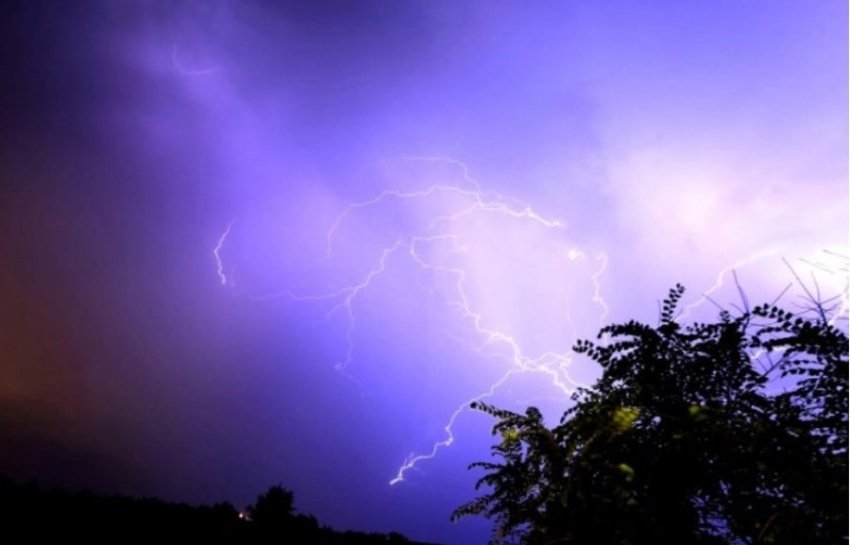 Lëndohen 11 futbollistë në Serbi, i goditi rrufeja 3 lendohen 11 futbolliste ne serbi i goditi rrufeja 68907fd1ca854