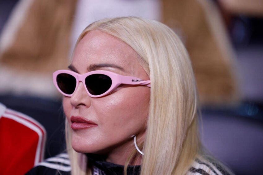 Madonna feston ditëlindjen e 67-të në Itali, vëmendjen e merr torta gjigande 2 madonna feston ditelindjen e 67 te ne itali vemendjen e merr torta gjigande 68a487929bc10