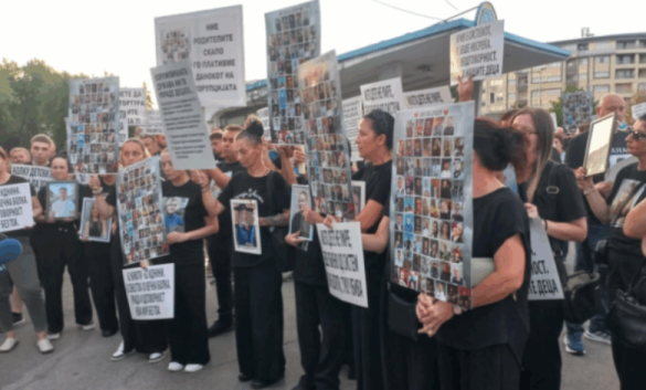 “Marshimi i Engjëjve” në Koçan: Prindërit kërkojnë drejtësi për viktimat e zjarrit në “Puls”.. 2 marshimi i engjejve ne kocan prinderit kerkojne drejtesi per viktimat e zjarrit ne puls 68aa2b273a13b