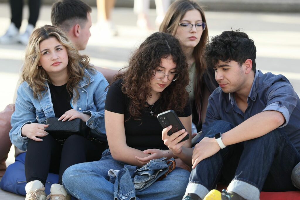 Maturantët, sot mbyllet raundi i I i aplikimeve për në universitete. Fazat e tjera.. 2 maturantet sot mbyllet raundi i i i aplikimeve per ne universitete fazat e tjera 688f5067592be