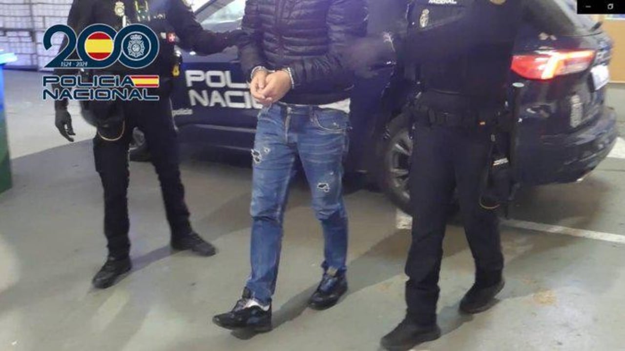 Mbolli kanabis pranë Thethit, 25-vjeçari nga Laçi i shpallur në kërkim arrestohet në Spanjë 1 mbolli kanabis prane thethit 25 vjecari nga laci i shpallur ne kerkim arrestohet ne spanje 68b2ab4943e07