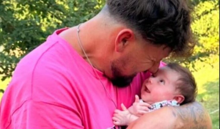 mevlani publikon vajzen duke degjuar kengen e tij ja sa qenka rritur 68973ca6f2fa4