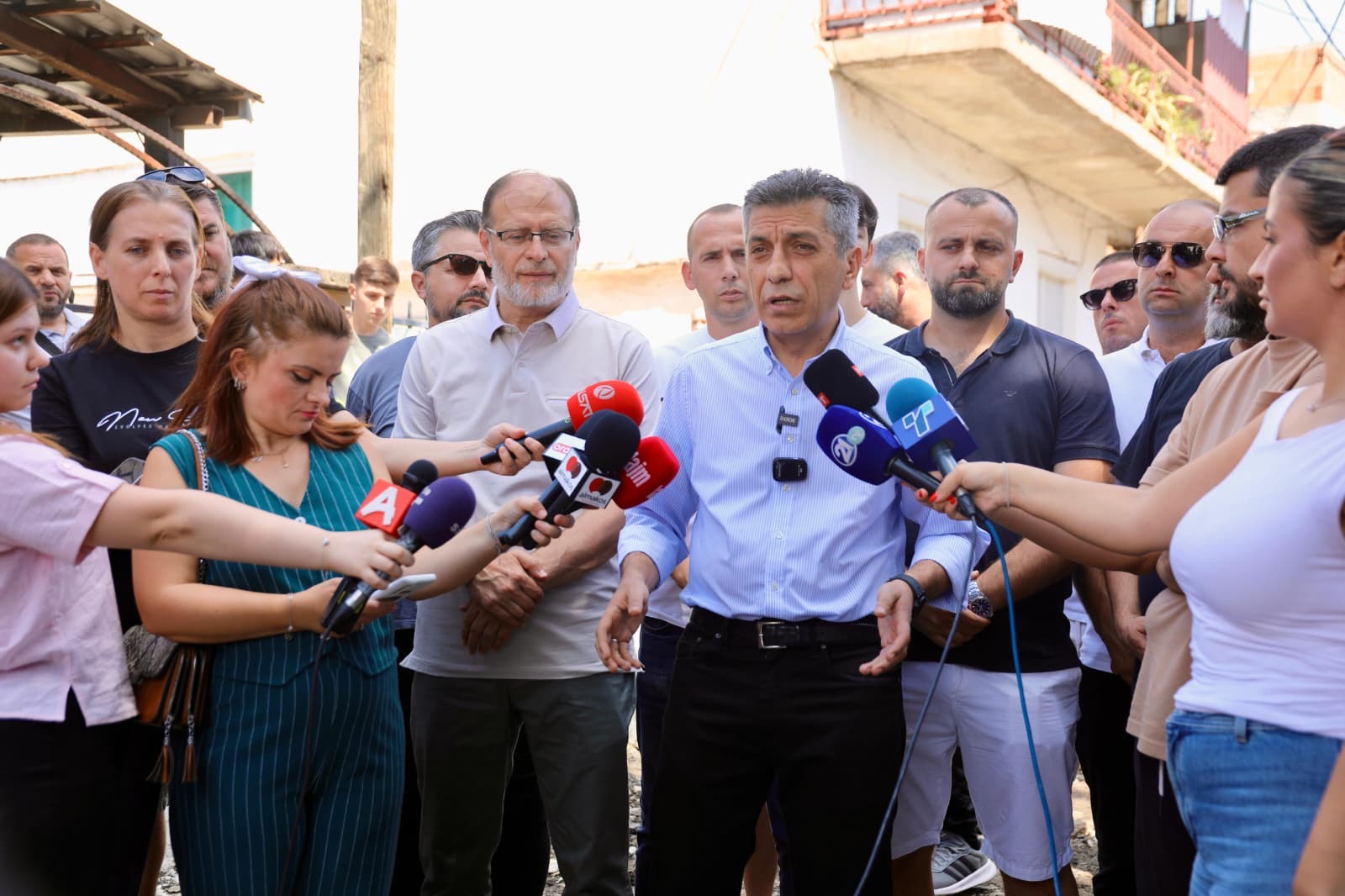 Mexhiti: Kur flet Bujari, nuk është mirë për shqiptarët! Çairi do të vendos mes Beogradit dhe Evropës 1 mexhiti kur flet bujari nuk eshte mire per shqiptaret cairi do te vendos mes beogradit dhe evropes 68b2fd37daadc