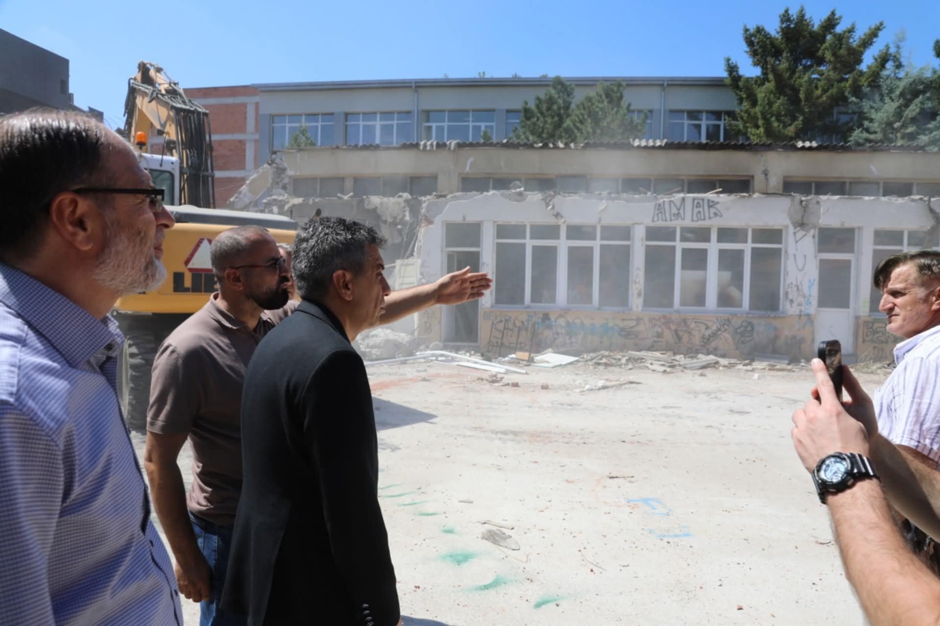 Mexhiti: Nis ndërtimi i sallës së sportit dhe klasave të reja në shkollën ‘Jashar Bej Shkupi’ në Çair 1 mexhiti nis ndertimi i salles se sportit dhe klasave te reja ne shkollen jashar bej shkupi ne cair 68ab23378b157