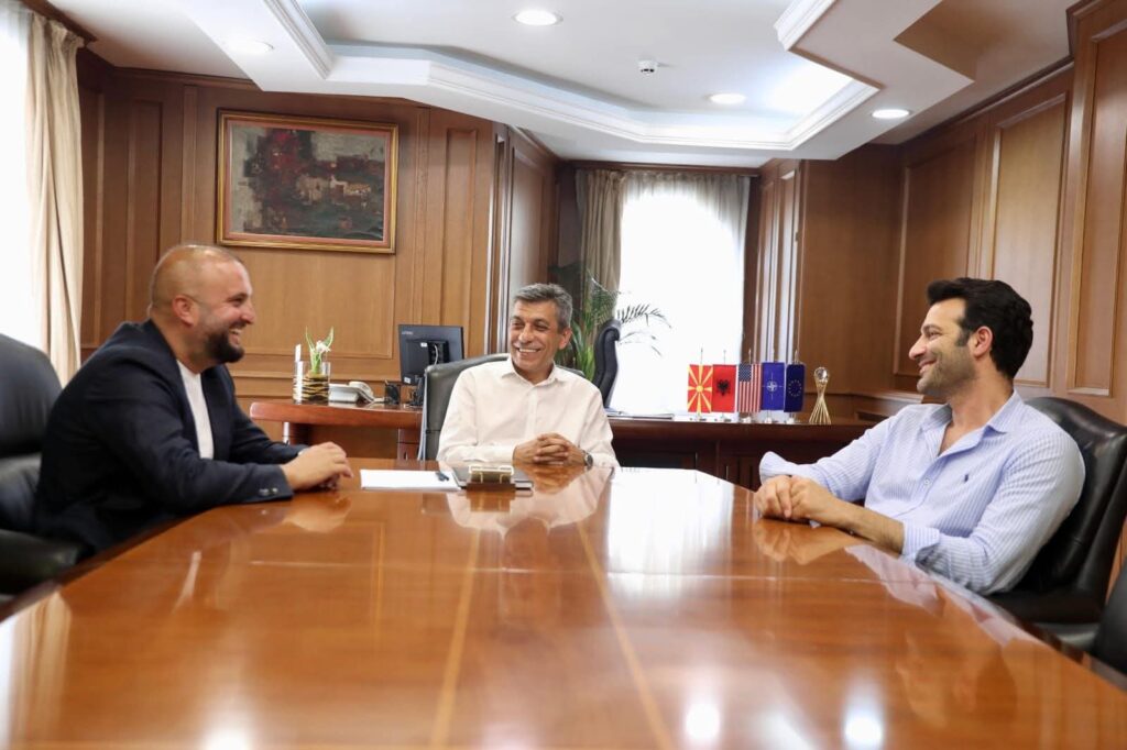 Mexhiti pret në takim tenorin Ramë Lahaj 3 mexhiti pret ne takim tenorin rame lahaj 689ca2bcb83d6