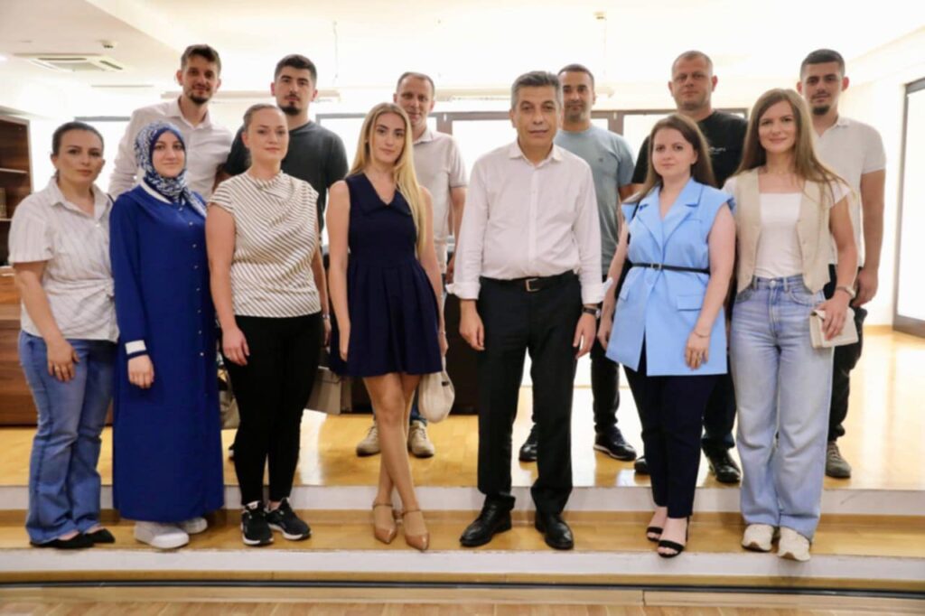 mexhiti priti 15 te punesuar te rinj shqiptare ne ministrine e mjedisit 689643a64b5db