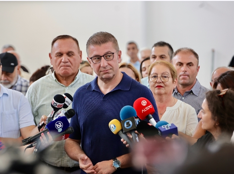 Mickoski: Në gjashtë muajt e parë eksporti rritet më shumë se importi – pres që të vazhdojë ulja e deficitit tregtar 3 mickoski ne gjashte muajt e pare eksporti rritet me shume se importi pres qe te vazhdoje ulja e deficitit tregtar 689a2f23008b7