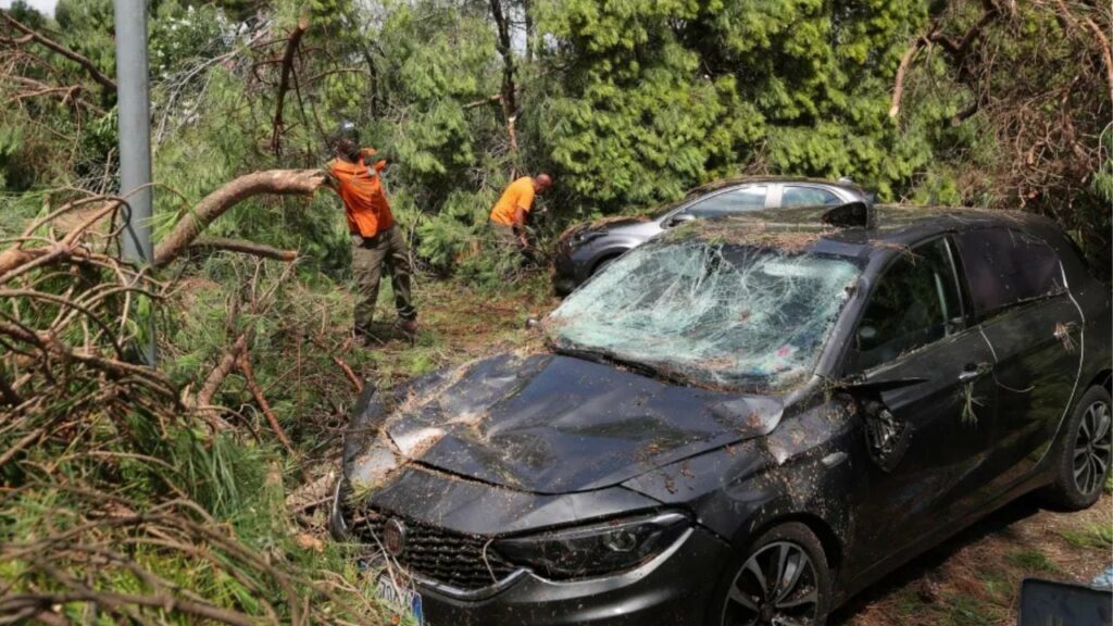 mot i keq me stuhi ne disa rajone te frances italise dhe britanise paralajmerime per banoret deme te medha materiale 68ae2c4791c12