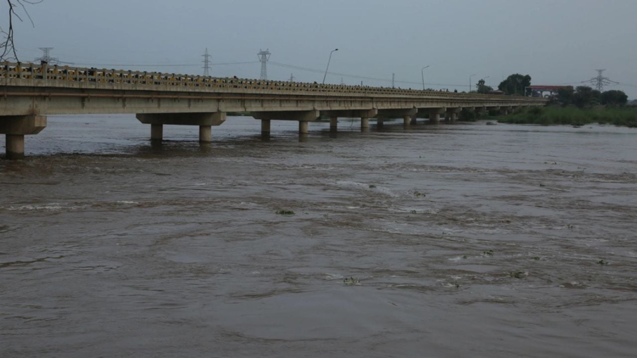 moti i keq ne indi 33 viktima dhe mbi 5 mije te evakuuar ne rajonin e kashmirit 68af49c7181f0