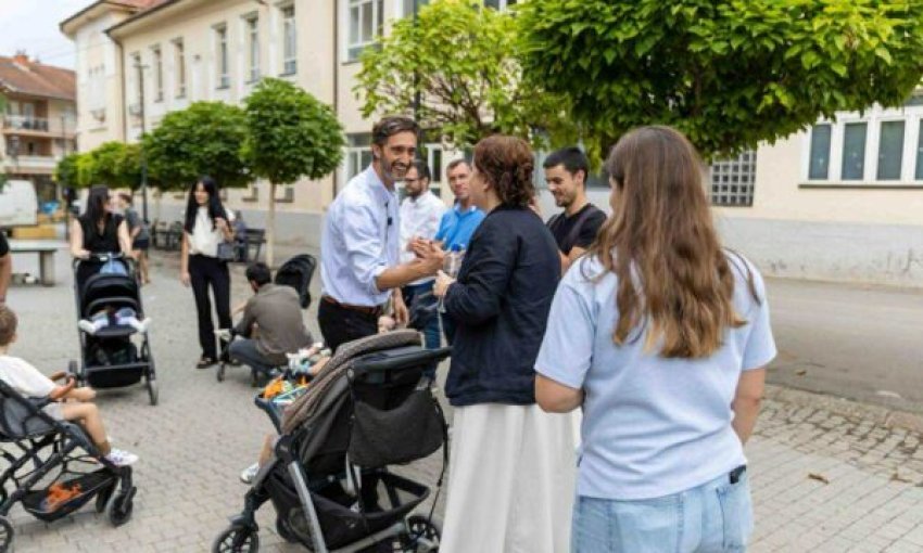 Mungesa e trotuareve sfidë për prindërit – Uran Ismaili premton 450 km trotuare të reja 3 mungesa e trotuareve sfide per prinderit uran ismaili premton 450 km trotuare te reja 68a8970e95de8