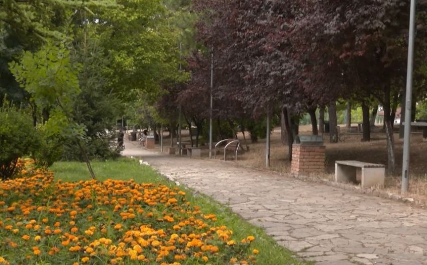 Mungojnë tualetet dhe qezmet në parqe, ankohen vizitorët 3 mungojne tualetet dhe qezmet ne parqe ankohen vizitoret 6897abf4ba0e1