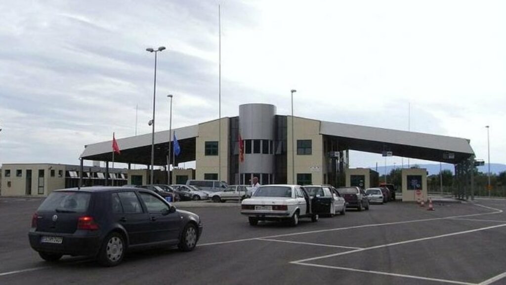 Ndërpritet puna në pikën kufitare të Qafë Thanës, pala maqedonase me probleme në sistemin e regjistrimit të hyrje-daljeve 3 nderpritet puna ne piken kufitare te qafe thanes pala maqedonase me probleme ne sistemin e regjistrimit te hyrje daljeve 68a06ebdbb9c8
