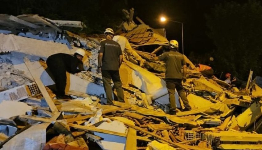 Një i vdekur dhe 29 të plagosur në tërmetin me magnitudë 6.1 në Turqi, të paktën 16 ndërtesa u shembën 2 nje i vdekur dhe 29 te plagosur ne termetin me magnitude 6 1 ne turqi te pakten 16 ndertesa u shemben 68998322550ec