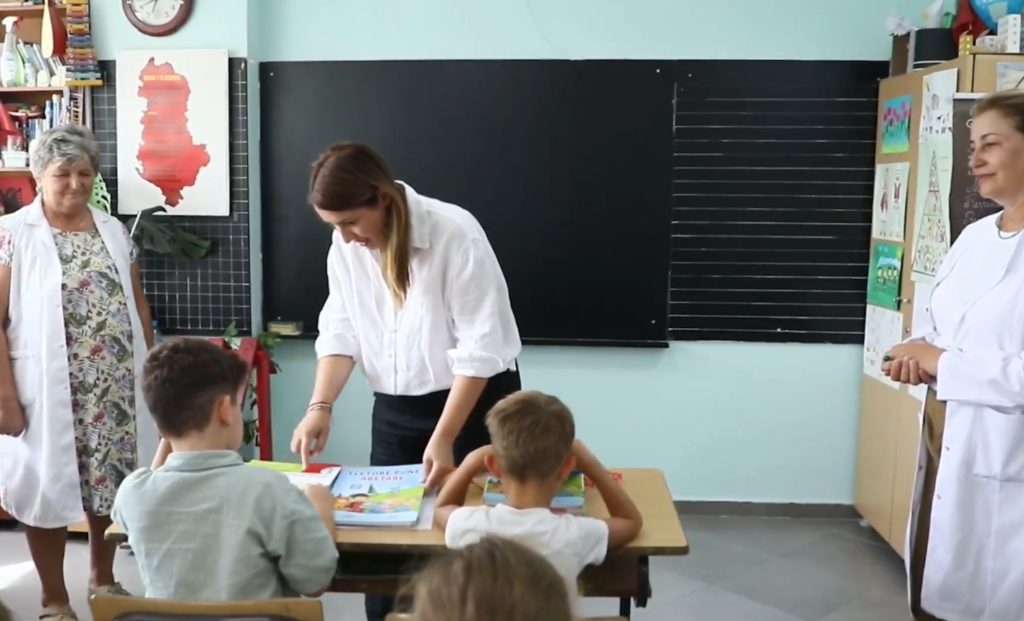 nxenesit e klases se katert do te mesojne bazat e inteligjences artificiale 68aed815799dc