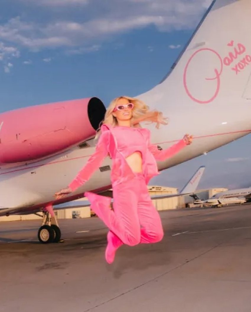 paris hilton merr dhurate avion privat per ditelindje dhe ngjyra sna cuditi aspak 689a6c1a5678f