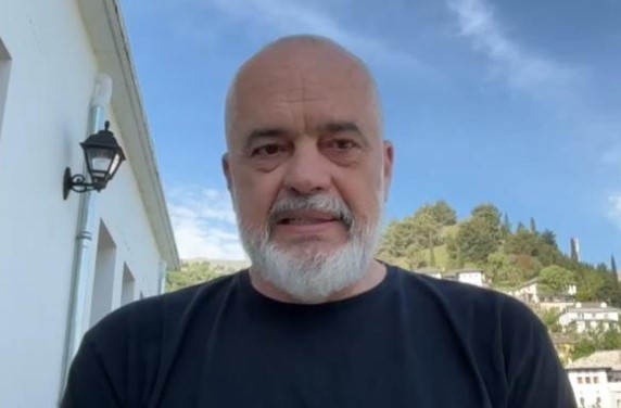 per shuarjen e zjarreve ne delvine rama ne operacion 300 forca 2 helikoptere 689c7f4d2bf57