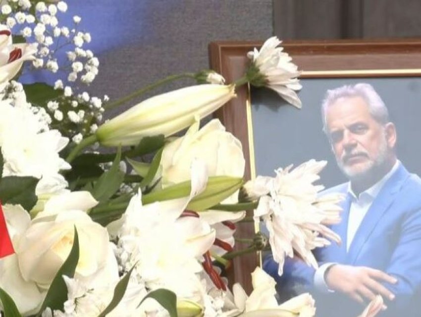 Përcillet në banesën e fundit gazetari shqiptar Artur Xheji 2 percillet ne banesen e fundit gazetari shqiptar artur