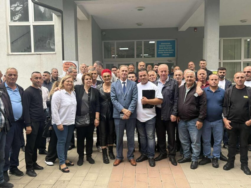 Përfundon greva e punëtorëve të sigurimit fizik në QKUK, nga sonte pritet t’i kthehen punës 3 perfundon greva e punetoreve te sigurimit fizik ne qkuk nga sonte pritet ti kthehen punes 6891d94ea378b