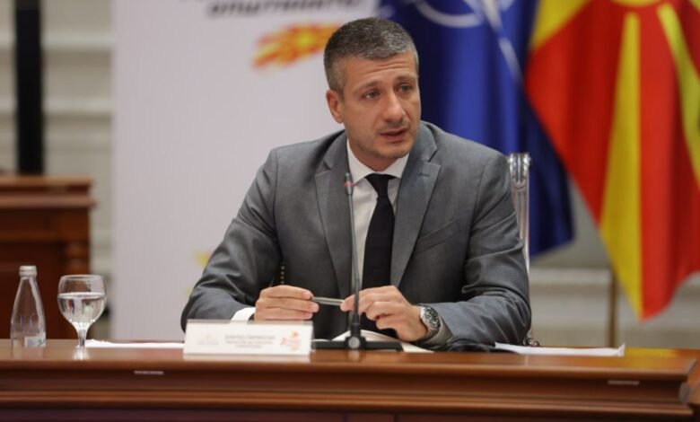 Perinski: Kjo qeveri ka siguruar fonde investimi për të gjitha komunat 2 perinski kjo qeveri ka siguruar fonde investimi per te gjitha komunat 68ab233b90d87