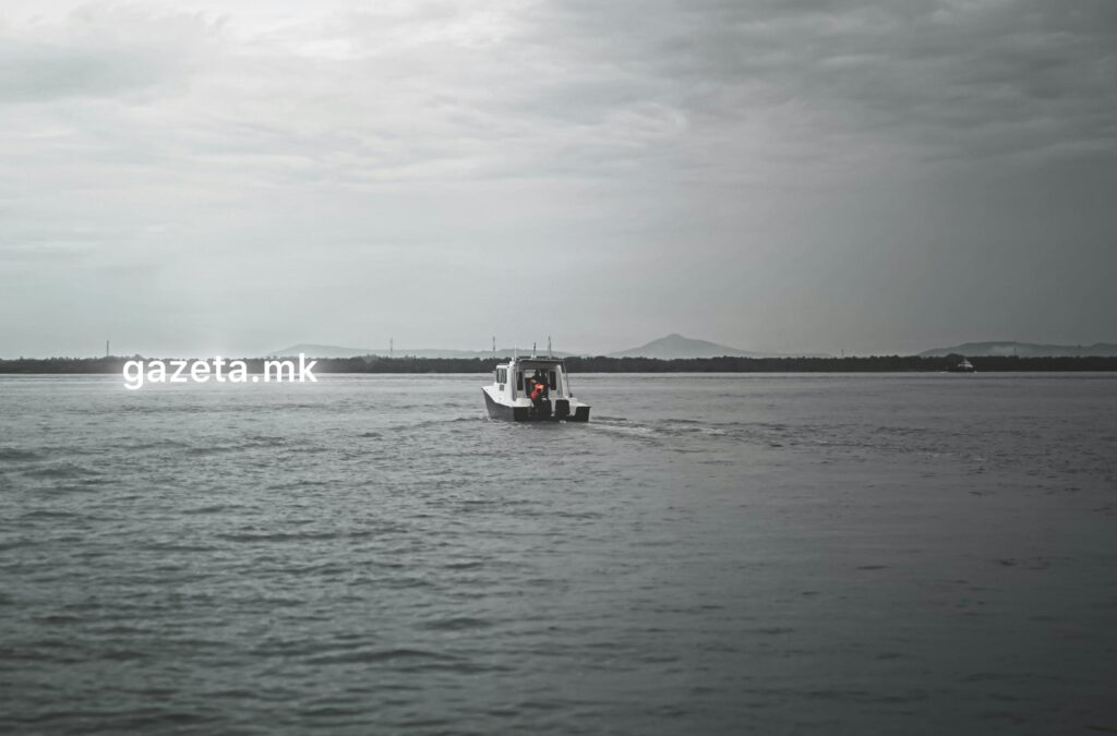 Stuhi e fortë edhe në Maqedoni të Veriut, trageti me turistë nga Liqeni i Ohrit përfundon në ujërat shqiptare 3 photo output 25