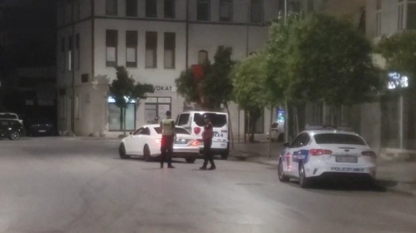 Policia “blindon” Beratin, ngrihen postblloqe në hyrje-daljet e qytetit dhe në çdo kryqëzim! 2 policia blindon beratin ngrihen postblloqe ne hyrje daljet e qytetit dhe ne cdo kryqezim 68b0cc17d76eb