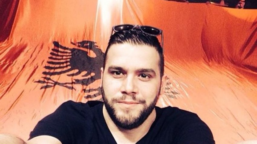 Prej vitesh larg skenës, Flori Mumajesi feston ditëlindjen! Postimi i këngëtarit kushtuar nënës së tij të ndjerë 2 prej vitesh larg skenes flori mumajesi feston ditelindjen postimi i kengetarit kushtuar nenes se tij te ndjere 68ab5754913f6