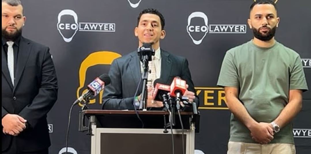 Pretendon se u qëllua me shuplakë nga stjuardesa, pasagjeri padit Delta Air Lines, kërkon 9.5 milionë dollarë dëmshpërblim 1 pretendon se u qellua me shuplake nga stjuardesa pasagjeri padit delta air lines kerkon 9 5 milione dollare demshperblim 68aed50671296