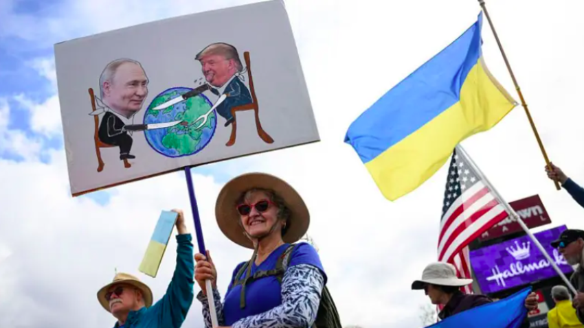 Protestuesit mblidhen për Ukrainën në Alaskë 3 protestuesit mblidhen per ukrainen ne alaske 689ec91b47d63