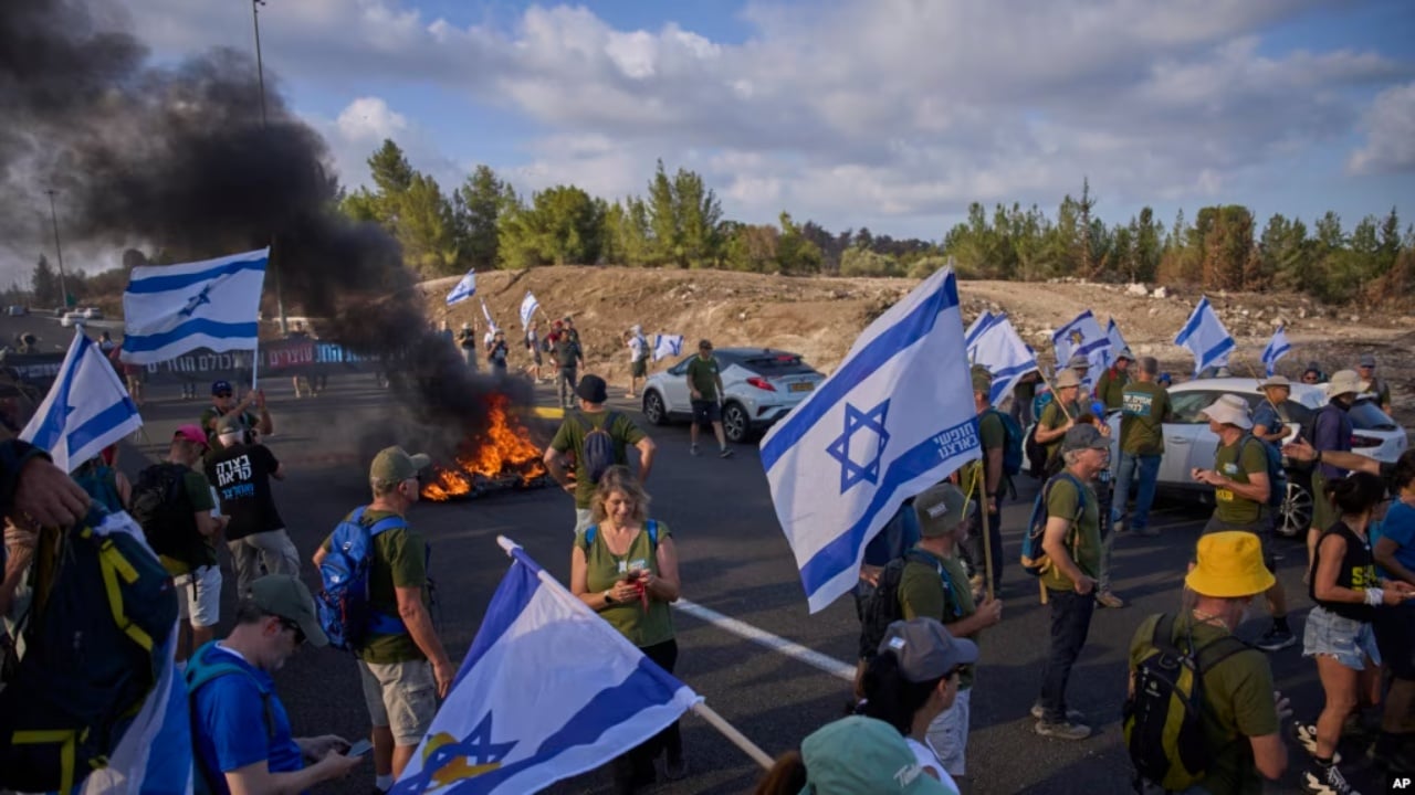 protestuesit ne izrael kerkojne armepushim ne gaze dhe lirim pengjesh 49 persona mbahen nga hamasi 68a1a6098b947