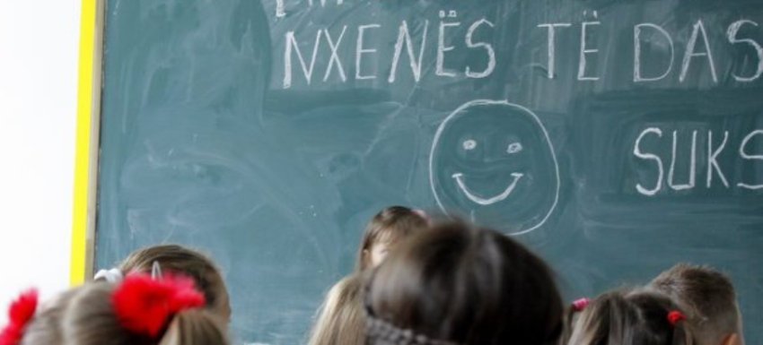 qeveria vendosi masen shporta shkollore pajisjet shkollore deri me 15 shtator do te shiten per 15 per qind me lire 689e26c29161c