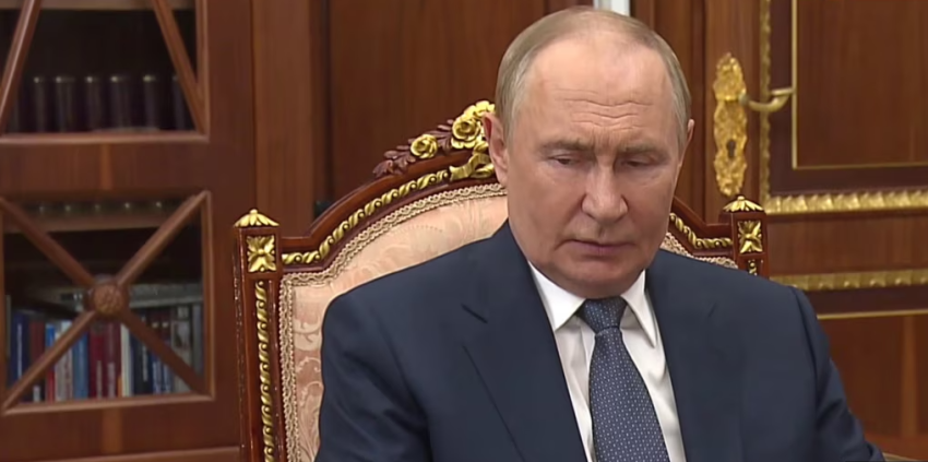 Rafti i librave të Putinit: Hulumtimi i REL-it zbulon se si Kremlini po i paraqet pamjet e vjetra si të reja 2 rafti i librave te putinit hulumtimi i rel it zbulon se si kremlini po i paraqet pamjet e vjetra si te reja 68af0b982154b