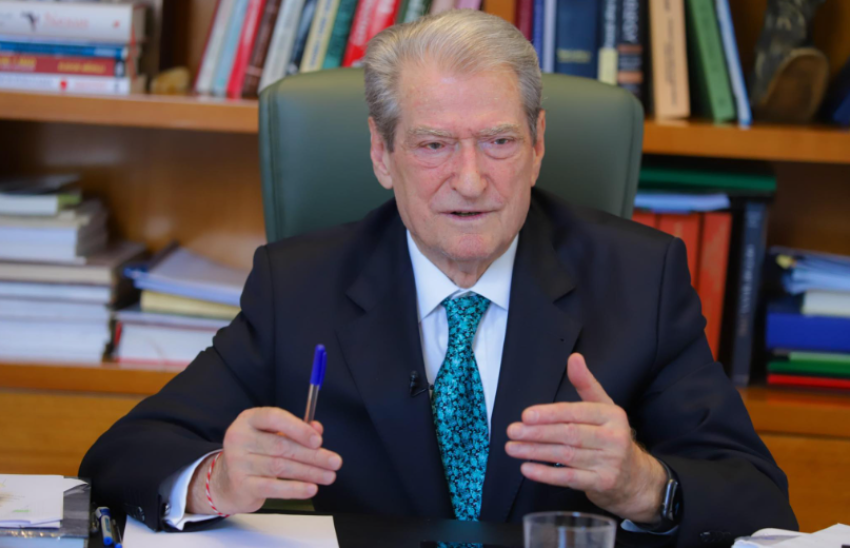 Rama dekoroi punonjësit e Shërbimit Zjarrfikës, Berisha: Tallje! S’kanë nevojë për medalje, por kushte më të mira pune 2 rama dekoroi punonjesit e sherbimit zjarrfikes berisha tallje skane nevoje per medalje por kushte me te mira pune 68af0a30f3351