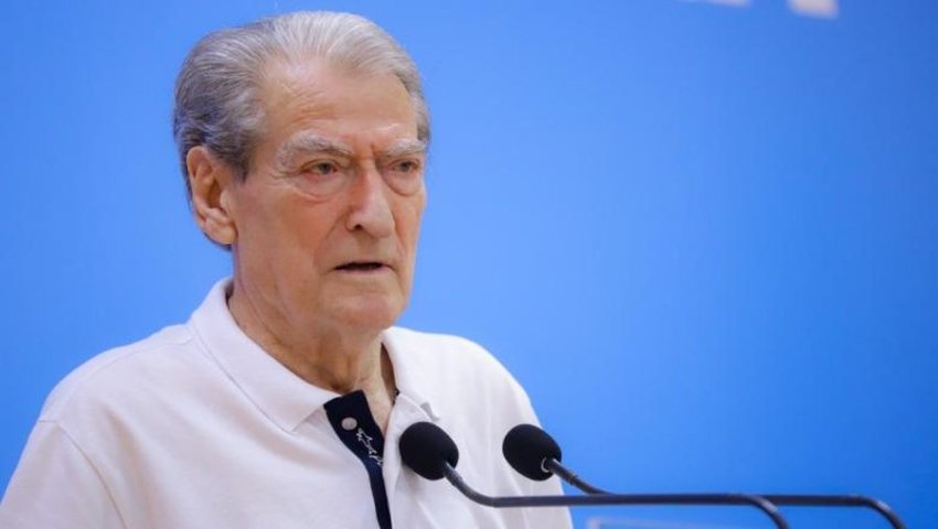 Rama dekoroi zjarrfikësit, Berisha: Është tallje, jo nderim! Duan mjete e jo medalje 2 rama dekoroi zjarrfikesit berisha eshte tallje jo nderim duan mjete e jo medalje 68af425de695f