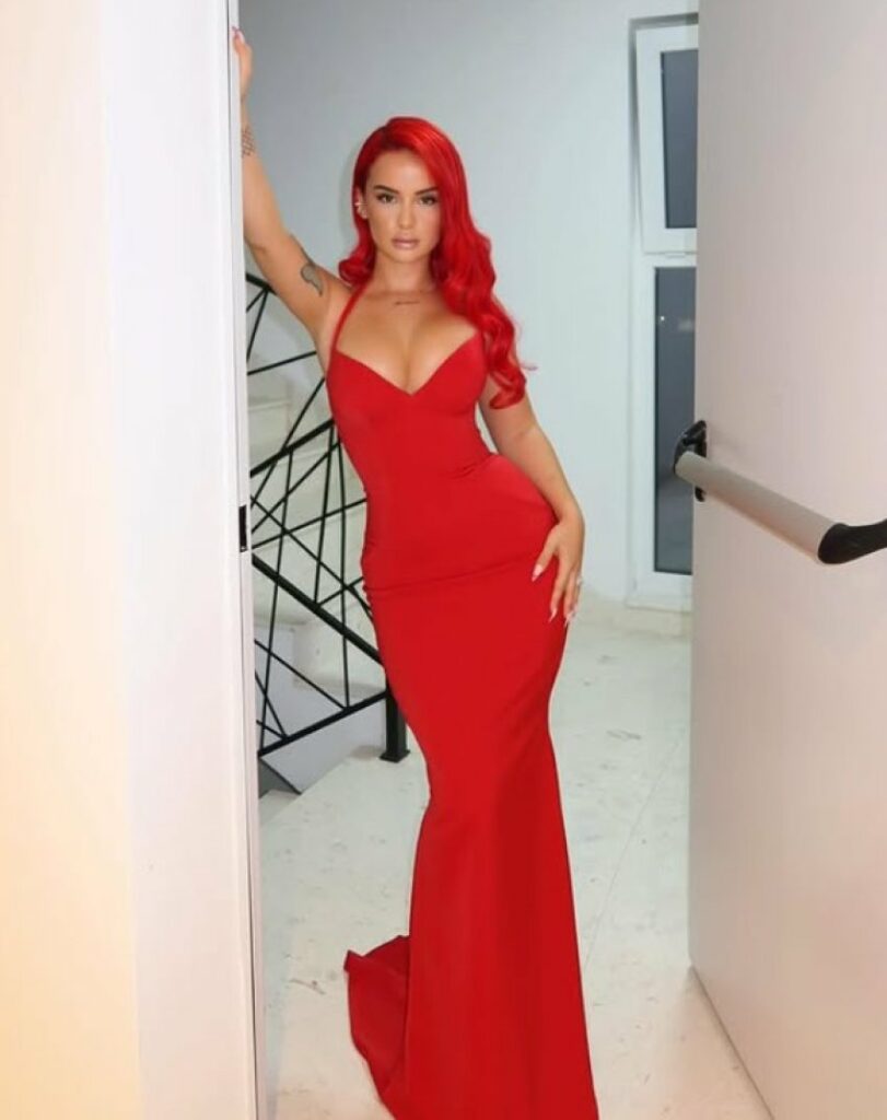 rina balaj mahnit me pamjen elegante ne nje fustan te kuq klasik 68963f6dc2934