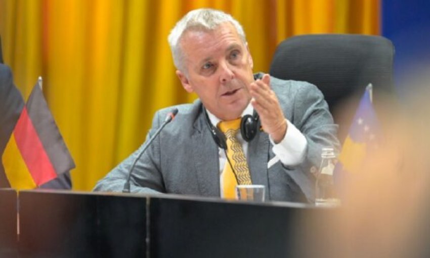 rohde cojeni ne kushtetuese draftin e be se dhe jam i bindur se kosova do te jete ne kie 68a1bf6aa0be2